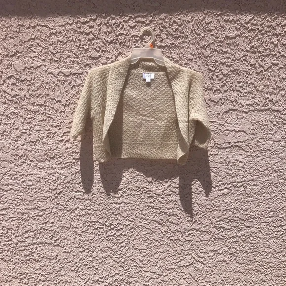 Ann Taylor Loft Women’s Shrug Sweater Size M. Cream Color with Hint of Pink. - Picture 7 of 8